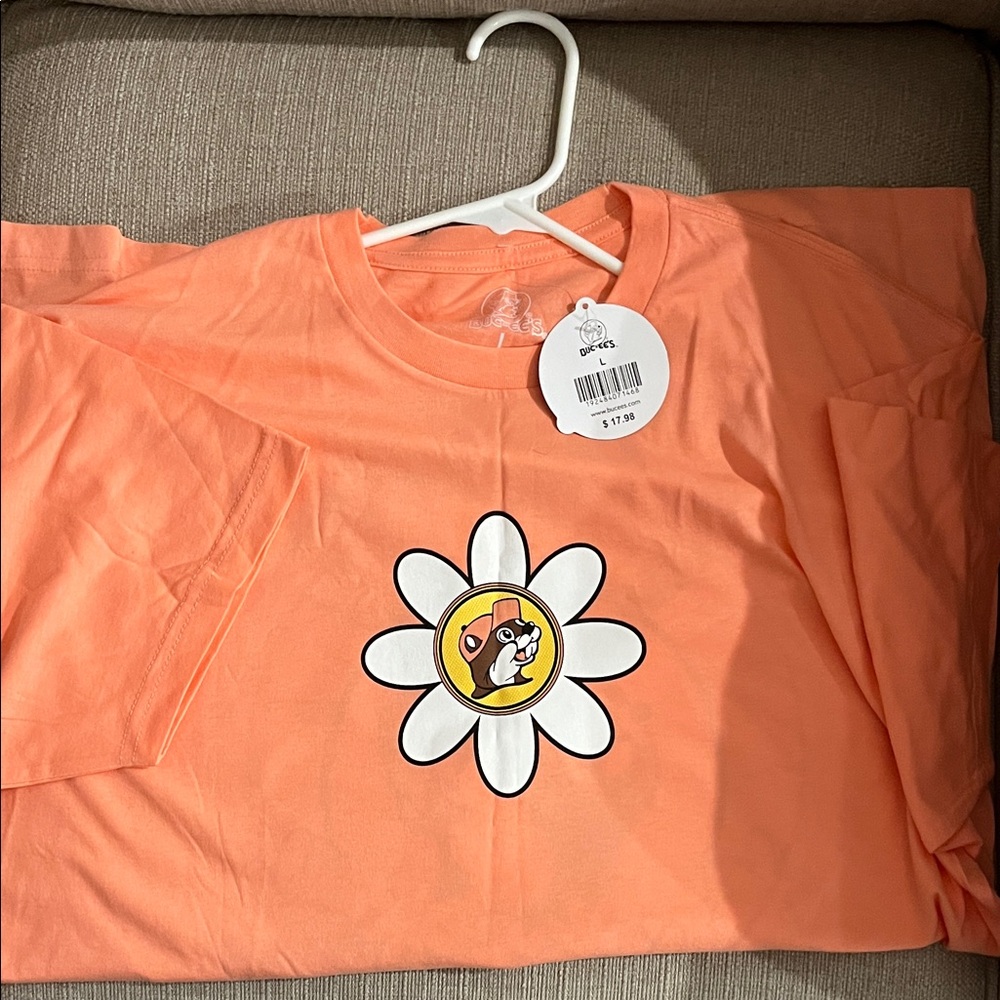 NWT Peach Daisy Buc-ee’s Graphic Tee Shirt (Large)